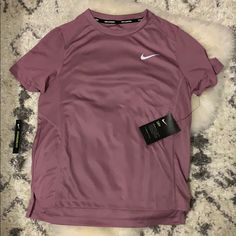 Nwt Nike Women’s T-Shirt Light Weight And Perfect For Running. Night Reflection Nike Swoosh Print Front/Back Of T-Shirt With Dri Fit Technology And Breathable Back/Side Light Fabric Color: Mauvre Active Wear Shirts Women, Nike T Shirts Women, Athletic Tshirts, Running Night, Nike T Shirts, Sport Fits, Night Reflection, Nike Running Shirt, Sports Clothes