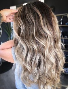 Balayage Hair Blonde Dark, Balayage With Dark Roots, Blonde Balayage Hair, Platinum Blonde Balayage, Balayage Hair Color Ideas, Balayage Hair Color, Blonde Balayage Highlights, Blonde Tips