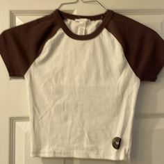 Tilly’s Crop Top. Brown Sleeves White Base. New With Tags. Solid Tops For Women, Eminem Daughter, Light Brown Crop Top, Cute Short Sleeve Tops, Capsule Fashion, Christmas Products, Brown Crop Top, Y2k Tops, T Shorts