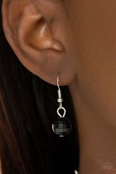 "​Resort Ready": Featuring square facets, strands of glittery black beads give way to an oversized collection of flattened black beads. Featuring faceted surfaces, the asymmetrical beads catch and reflect the light as they flawlessly layer below the collar. Features an adjustable clasp closure. Sold as one individual necklace. Includes one pair of matching earrings. Southern Charms, Nickel Free Jewelry, Paparazzi Accessories, Black Necklace, Anklet Bracelet, Paparazzi Jewelry, Kids Jewelry, Blue Beads, Accessories Necklace