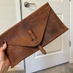 100% Leather Brown Envelope Clutch With Removable Pouch, Leather Envelope Wallet With Removable Pouch, Brown Envelope Clutch For Travel, Soft Leather Envelope Clutch, Leather Envelope Bag With Magnetic Closure, Leather Envelope Clutch For Everyday Use, Leather Envelope Clutch For Travel, Leather Envelope Clutch With Magnetic Closure, Leather Envelope Wallet With Magnetic Closure