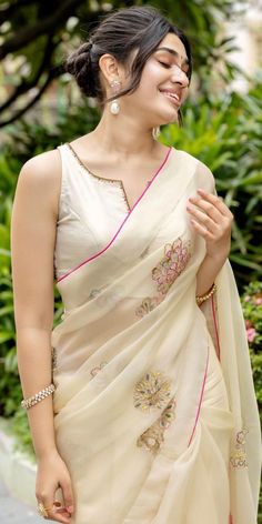 Krithi Shetty Onam Outfits, Krithi Shetty, Saree Wearing Styles, Simple Saree Designs, New Saree Blouse Designs, Traditional Blouse Designs, Fashionable Saree Blouse Designs, Fancy Sarees Party Wear, Indian Saree Blouses Designs