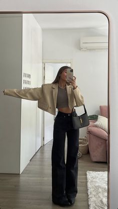 Crop Blazer, Outfit Jeans, Mode Inspo, Looks Chic, A Mirror, Blazer Outfits, Looks Style, Mode Inspiration, Looks Vintage