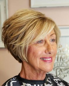 39 Youthful Hairstyles for Older Women Stacked Haircuts, Hairstyles For Older Women, Bob Hairstyles For Fine Hair, Haircut For Older Women, Short Bob Haircuts, Short Hairstyle, 2020 Trends, Haircuts For Fine Hair, Short Hair Older Women