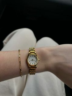 #watch #fashion #style #womens Gold Jewelry Girl Aesthetic, Gold Watch Aesthetic Women, Women Watch Aesthetic, Jewellery Trends 2024, Vintage Gold Watch Women, Gold Watch Aesthetic, Classy Gold Jewelry, Vintage Watch Aesthetic, Aesthetic Watches For Women