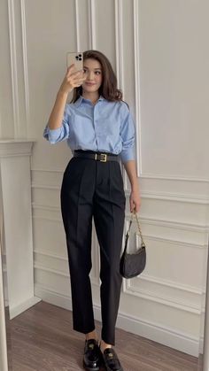 #buinesswomen Offical Style Woman, Officewear Outfit Women, Formal Looks For Women Classy, Accountant Outfit, Accountant Outfit Women, Workwear Dresses, Old Money Fashion, Money Fashion, Look Retro