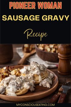 Sausage gravy with a sprinkle of herbs Sausage Gravy Recipe Pioneer Woman, Pioneer Woman Sausage Gravy, Breakfast Sausage Recipes, Southern Comfort Food, Cheesy Grits, Crispy Hashbrowns