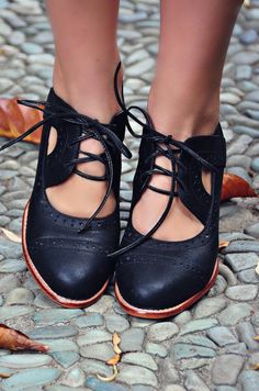 Stockholm. Handmade vintage style leather oxford booties – ELF Oxford Wedges, Wooden Heel, Crazy Shoes, Shoe Obsession, Suho, Leather Booties, Womens Oxfords, Wearing Black, Cute Shoes