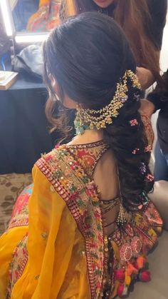 Hair Style On Saree, Engagement Hairstyles, Bridal Braids, Traditional Hairstyle, Bridal Hair Buns, Messy Braids, Indian Wedding Hairstyles