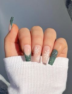 Green Coffin Christmas Nails, Short Nails Acrylic Christmas Design, Medium Coffin Christmas Nails, Christmas Nails Ballerina Shape, Merry Christmas Nails 2023, Christmas Nails Coffin Shape, Green Nails Christmas, Mommy Nails, Christmas Nails Green