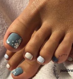 Cute One Finger Nail Designs, Pedicure Ideas Summer 2023 Classy, Toenail Nail Art, Nails Feet Design Pedicures, Gel Nail Pedicure Ideas, March Toenails Ideas, Pedicure Ideas Designs Toenails, Beachy Pedicures Summer, Summer Pedicure Ideas Toenails