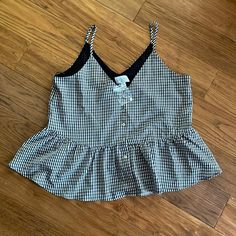 Francesca’s Jun Ivy Tank Top. New. Black And White Gingham. Size Large. Lined. Gingham V-neck Top For Day Out, Cotton V-neck Tops For Picnic, Gingham V-neck Blouse For Summer, Summer V-neck Top For Picnic, Summer Gingham V-neck Top, Casual V-neck Tops For Picnic, Chic Gingham V-neck Blouse, Plaid Tops For Summer Daywear, Hot Pink Tank