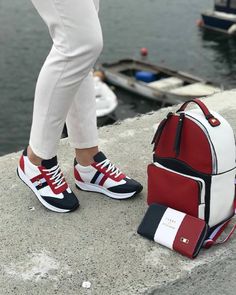 Tommy Hilfiger Handbags, Shoes Outfit Fashion, Cute Sneakers, Gucci Handbags, Gucci Shoes, Handbag Shoes, Diy Schmuck, Tennis Shoes, Shoe Obsession