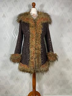 Beautiful Penny Lane jacket from the 90s with a faux suede top embroidered with thread and sequins. It is trimmed with an interesting thick colored fur, beautifully fitted. The jacket is in very good condition. Dimensions: sleeve from the collar: 71 cm sleeve from the armpit: 41 cm in the bust: 2x 48 cm waist: 2x 44 cm total length: 73 cm Our mannequin is in size M Size from tag: 36 Winter Embellished Long Sleeve Outerwear, Fitted Winter Outerwear With Feather Trim, Fitted Feather Trim Winter Outerwear, Embroidered Winter Outerwear For Party, Fitted Winter Fur Coat With Faux Fur Lining, Fitted Fur Coat With Faux Fur Lining For Winter, Brown Long Sleeve Fur Coat With Feather Trim, Brown Fur Coat With Feather Trim, Fitted Faux Fur Winter Coat