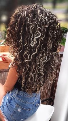 Ombre Curly Hair, Blond Ombre, Mixed Curly Hair, Ombre Hair Blonde, Curly Hair With Bangs