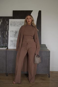 Raya Brown Long Cardigan - TINK AND POSH Monochromatic Outfit Inspiration, Sweater Pant Set, Casual Office Chic, Cozy Two Piece Set, Bohemian Chic Black Women, Cozy Fashion Outfits, Relax Work Outfit, Cozy Outfit For Work, Thanksgiving Lounge Outfit