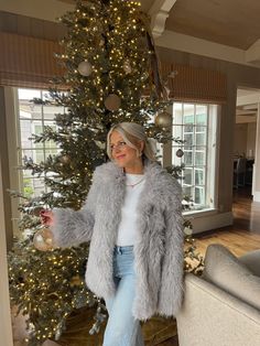 Why we love it: the most gorgeous coat we've ever laid eyes on faux-fur oversized, STUNNING FIT fully lined and insanely cozy actually warm style is casual will denim + ugg or DRESS IT UP goes with all your holiday outfits Sizing: S/M: 00-6 M/L: 8-12 Runs oversized, Haidyn is 5'5 and wearing a size S/M. Chic Faux Fur Winter Coat, Chic Winter Faux Fur Coat, Trendy Faux Fur Coat With Trim, Oversized Cozy Fur Coat For Fall, Trendy Faux Fur Trim Coat For Fall, Trendy Fur Coat With Faux Fur Trim For Fall, Trendy Faux Fur Coat With Faux Fur Lining, Trendy Faux Fur Coat With Lining, Fluffy Fur Coat For Cold Weather In Fall