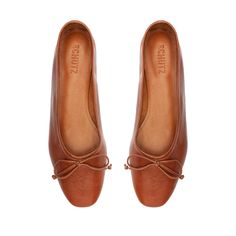 The classic Arissa flats are here to give your casual dresses, work suits, and more a sophisticated look. This iconic ballet flat style is crafted from quality leather and features a delicate bow on its upper to complete any outfit of the day.Materials: Leather Upper | Synthetic OutsoleHeel Type: FlatHeel Style: FlatToe Style: Square ToeClosure Type: Slip OnCounter Type: ClosedHeel Height: 0,4 In | 10 mmSKU: S2071000500107 Statement Flats, Taupe Flats, Dresses Work, Work Suits, Flat Style, Rust Color, Ballet Flat, Leather Flats, Fashion Flats