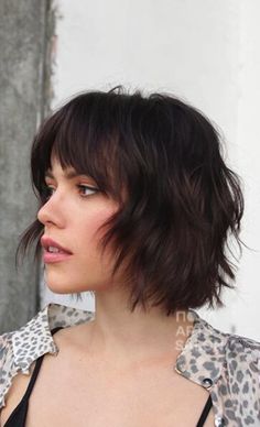 Bob Hairstyles With Bangs, Choppy Bob Hairstyles, Penteado Cabelo Curto, Short Hairstyle, Short Hair With Bangs, Trendy Short Hair Styles, Short Bob Hairstyles, Hair Dos, Short Hairstyles