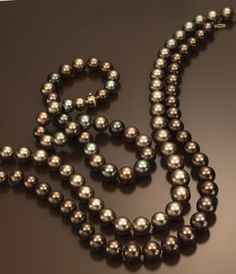 Chocolate Pearls Chocolate Pearls, Jewelry Pearls, Pearls Jewelry, Black Pearls, Chocolate Diamonds, Pearl And Lace, Tahitian Pearls, Bead Jewellery, Tahiti