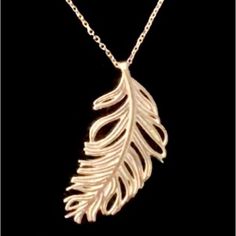 Beautiful 14k Gold Feather Necklace Crafted In 14k Gold Made In Italy. Marked 14k Size : 18” Feather Is 1” Long Weight: 2.3g Pendent Designs Gold, Pendent Designs, Gold Boho Necklace, Gold Feather Necklace, Slider Necklace, Pebble Necklace, Feather Necklace, Costume Necklaces, Gold Feathers