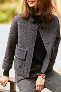 Fall Winter Coat, Blouse Casual Fashion, Trendy Fashion Tops, Grey Plaid, Woolen Coat, Fashion Mistakes, Mode Inspiration, A Jacket