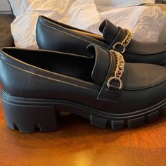 Brand New, Never Worn Before Size 9 Lug Sole Loafer In Black Caviar. Black Loafers With Chain Strap And Round Toe, Black Chain Strap Loafers For Work, Black Flat Dress Shoes, Light Pink Shoes, Jeweled Flats, Suede Oxfords, Flat Dress Shoes, Just Fab Shoes, Justfab Shoes