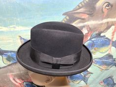 "This hat is very cute! It is aged and loved, but in very good condition overall. The box is in good condition too. It measures 15 3/8\" x 13 5/8\" x 7 1/4\" high. Please feel free to ask any questions." Vintage Brimmed Fedora For Party, Vintage Wide Brim Costume Hat, Vintage Formal Hat With Short Brim, Vintage Wide Brim Top Hat For Costume, Vintage Short Brim Top Hat For Costume, Vintage Fedora With Curved Brim For Formal Occasions, Vintage Fedora With Flat Brim For Parties, Retro Curved Brim Top Hat For Formal Occasions, Vintage Brimmed Fedora