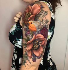 Robin Tattoo, Autumn Tattoo, Neotraditional Tattoo, Tattoos Arm, Upper Arm Tattoos, Floral Tattoo Sleeve, Floral Tattoos, Shoulder Tattoos For Women, Flowers Tattoo