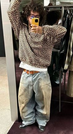 Stud Formal Wear, Animal Print Men Outfit, Cute Outfits Men, Aesthetic Masculine Outfits, How To Style Green Pants, Club Fits Men, Camo Top Outfit, Funky Outfits Men, Fashion Guys