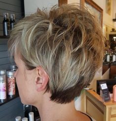 Two-Tone Feathered Pixie Pixie Shag, Light Blonde Balayage, Short Textured Hair, Hairstyles Pixie, Layered Haircuts For Women, Short Shag Haircuts, Blond Balayage, Top Bun, Short Shag Hairstyles