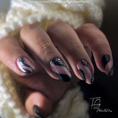 Acrylic Nails Nude, November Nails, Nail Art Designs Videos, Rock Chic, Nail Shapes, Glam Rock, Nude Nails, Black Nails