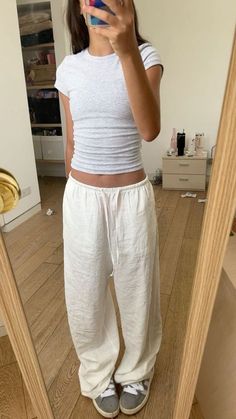 Clean Girl Pants, Bershka Clothes, Full White Outfit, Winter First Date Outfit, Winter Date Outfit Ideas, Facts About Penguins, Winter Date Outfit, First Date Outfit Ideas, Bershka Outfit