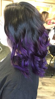 Black Hair With Purple Ends, Bleach Brown Hair, Short Haircuts Wavy Hair, Purple Hair Tips, Purple Peekaboo Hair, Purple Black Hair, Dark Purple Hair Color, Medium Length Brown Hair