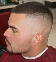 Buzzcut High Fade, Mens Super Short Haircut, Buz Cut Man, Skin Fade Buzzcut Men, Guy Short Hairstyles, Buzz Cut With Fade, Buzz Cut Men, Buz Cut, Army Haircut