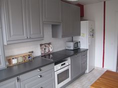 the kitchen is clean and ready for us to use it's new counter tops