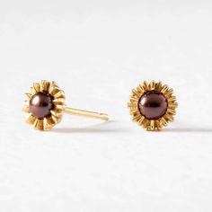 Dahlia Bud Peacock Pearl Earrings - Gold. Pearl studs, black pearl studs, stud earrings, flower earrings, flower studs, black pearl earrings, dahlia earrings, dahlia studs, june birthstone, black earrings, delicate earrings, delicate studs, june gift ideas, sunflower, sunflower earrings These joyous dahlia bud earrings have a peacock pearl set in the middle of the petals, and the pearls have a wonderful iridescence to them - Pearl earrings to make you smile from ear to ear. Handmade in our Hatto Dahlia Earrings, Pearl Earrings Gold, Black Pearl Earrings, Peacock Pearl, Sunflower Earrings, Earrings Flower, Gold Pearl Earrings, June Birthstone, Pearl Set