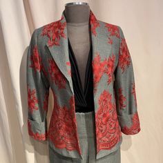 Beautiful Blazer With Houndstooth And Red Floral Embroidery! Red Cropped Jacket, Floral Print Blazer, Coats Vintage, Ralph Lauren Blazer, Black Wool Blazer, Black Velvet Blazer, Chic Blazer, Armani Black, Blazer Beige