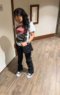 Washed Black Jordan 1 Outfit, Blue Cargos Outfit, Blue Jeans Outfit Black Women, Cargos Outfit Women, Cute Jean Outfits For School, Jean Outfits For School, Outfits For School Black, Jeans Outfit Black Women, Cute Jean Outfits