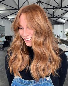 Auburn To Blonde Hair, Strawberry Blond Auburn Hair, Ginger Gloss On Blonde Hair, Red Medium Length Hair With Bangs, Long Face Framing Layers Medium Length Hair, Ginger With Subtle Blonde Highlights, Subtle Balayage Redhead, Strawberry Blonde Balayage On Light Brown Hair, Layered Hair Redhead