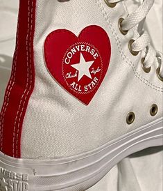 Red Taylors Version Aesthetic, Red Era Aesthetic, Taylor Swift Converse, Eics Aesthetic, Taylor Swift Red Aesthetic, Heart Converse, Taylor Swift Album Aesthetic, Heart Platforms, Red Tv