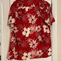 Never Worn, Hawaiian Shirt With All Functioning Buttons. Fits Oversized On A Normally Medium Sized Wearing Person. Hawian Shirt Outfits, Hawian Shirt, Shirt Outfits, Shirt Color, Shirt Outfit, Hawaiian Shirt, Red White, Colorful Shirts, Red And White