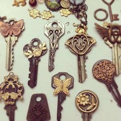 there are many different types of keys on the table together, including one with a butterfly