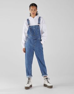 Peto largo denim Korean Outfits Ideas, 20’s Style, Overall Outfits, Overalls Vintage, Formal Dresses For Teens, Overall Outfit, Backless Prom Dresses, Aesthetic Shirts, Online Dress Shopping