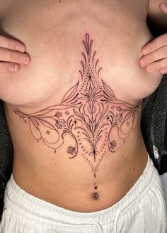 a woman's stomach with an intricate design on the side and bottom part of her body