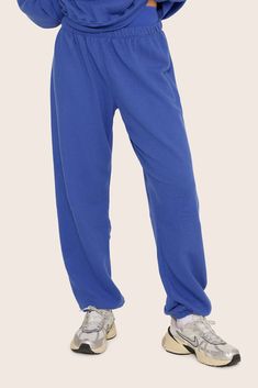 LIGHTWEIGHT SWEATS CLASSIC SWEATPANTS - JETSETTER Matching Sweat Set, Sweat Sets, Class Outfit, Set Active, Italy Trip, Sweat Set, Sweatpants Set, Active Leggings, Flare Leggings