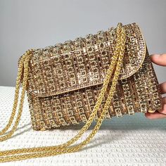 Add some sparkle to your outfit with our Glamorous Chain Strap Handbag. This stunning bag is designed for luxurious women who want to make a statement. With its diamond shoulder bag and gold chain strap, it's the perfect accessory for a party or a night out. Experience true luxury with our exclusive bag. April Quotes, Rhinestone Purse, Stylish Scarves, Glam Bag, Luxury Purses, Luxury Diamonds, Luxury Designer Handbags, Coastal Chic, Color Display