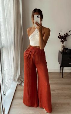 Loose Trousers Women, Look Boho Chic, Mode Hippie, Estilo Hippie, Chique Outfits, Elegante Casual, Work Outfits Women, Summer Fashion Outfits, Mode Inspiration