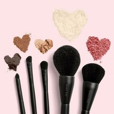 The Mary Kay Essential Brush Collection Includes Five High-Quality, Precisely Shaped Brushes Which Are Ideal For Creating A Range Of Looks, Packed In A Stylish, Portable Clutch. New Brush Shapes Help Anyone Create Makeup Looks With Confidence. Each Brush Excels At Blendability, Application And Pickup. Synthetic Bristles Are Compatible With Liquid, Cream And Powder. The Collection Includes Mary Kay: All-Over Powder Brush Cheek Brush All-Over Eye Shadow Brush Eye Crease Brush Eye Smudge Kosmetyki Mary Kay, Mary Kay Brushes, Mary Kay Facebook, Mary Kay Inspiration, Mary Kay Marketing, Imagenes Mary Kay, Mary Kay Party, Joss Stone, Mary Kay Skin Care