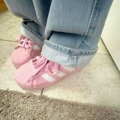 Pink Shoes Outfit, Pink Adidas Shoes, Adidas Superstar Pink, Adidas Superstars, Pretty Sneakers, Pretty Shoes Sneakers, Girly Shoes, Aesthetic Shoes, Shoe Inspo